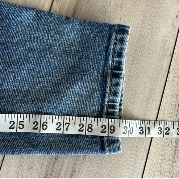 👖M Jeans by Maurices High Rise Medium Wash Classic Destructed Jeans 10R - Picture 8 of 9